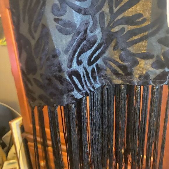 Accessories! Silver crossbody bag and two scarves - Picture 8 of 8